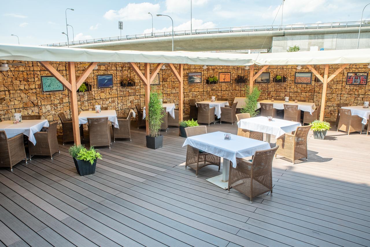 Restaurant & Design Hotel Noem Arch برنو المظهر الخارجي الصورة